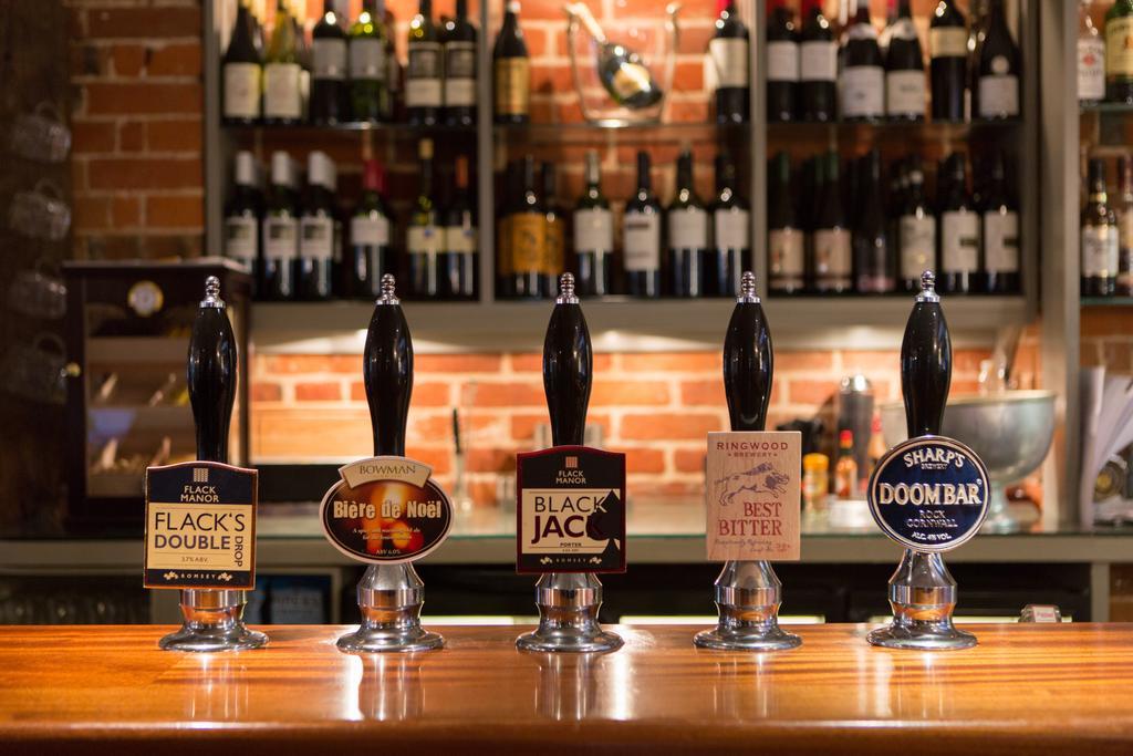 The King'S Head Hotel Winchester Kültér fotó
